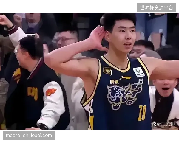 广州龙狮新星徐昕以场均1.8次盖帽跻身联盟前三，展现了国产长人的护筐潜力